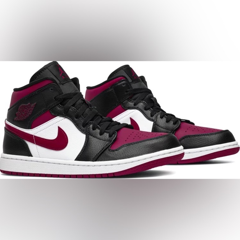 NEW Air Jordan 1 Mid-Rise Chicago’